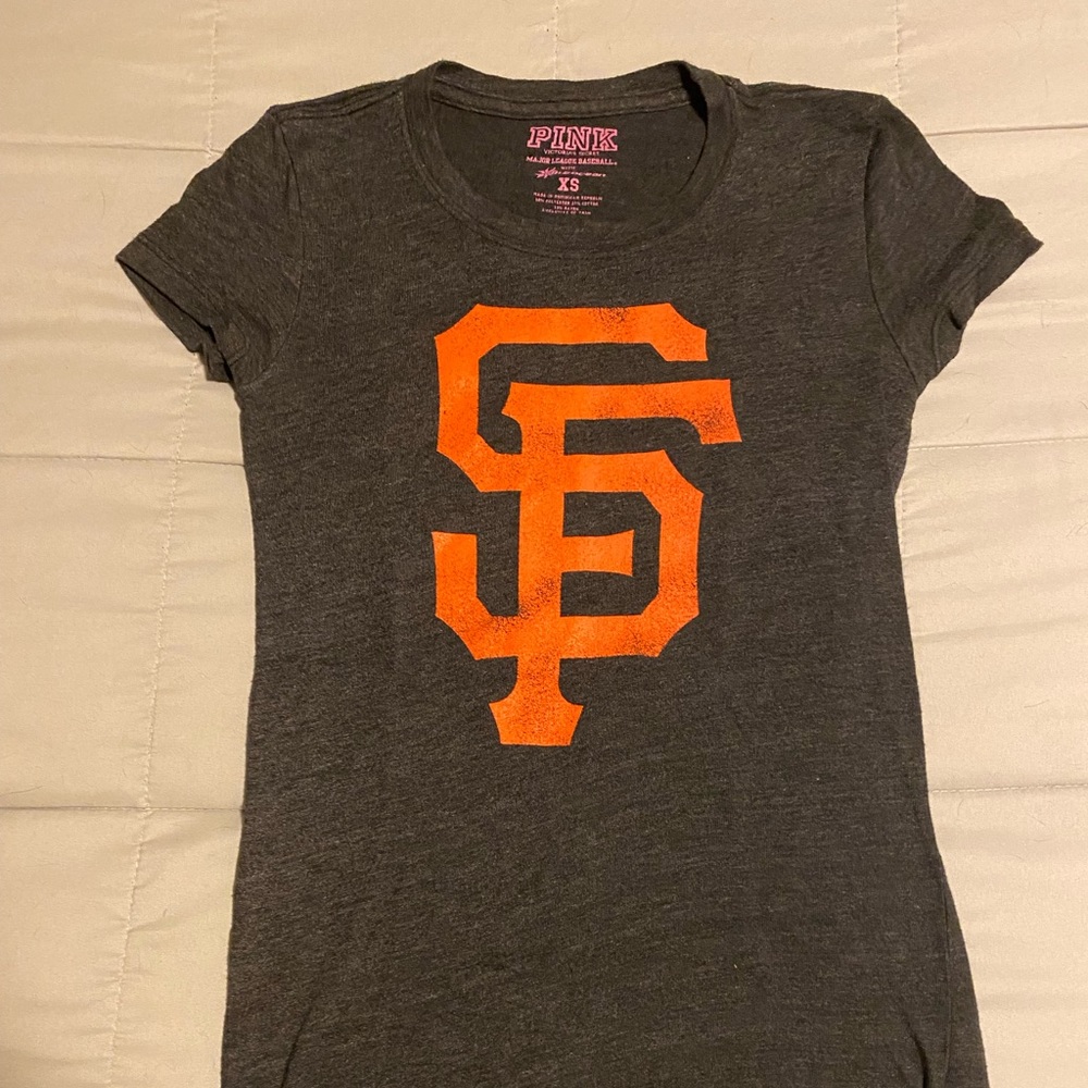 San Francisco Giants Tshirt. Size XS. Great for any baseball game!